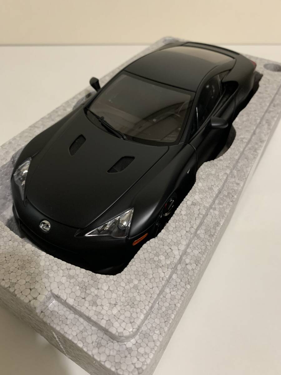 オートアート　1/18　レクサス　LFA　マットブラック_画像3