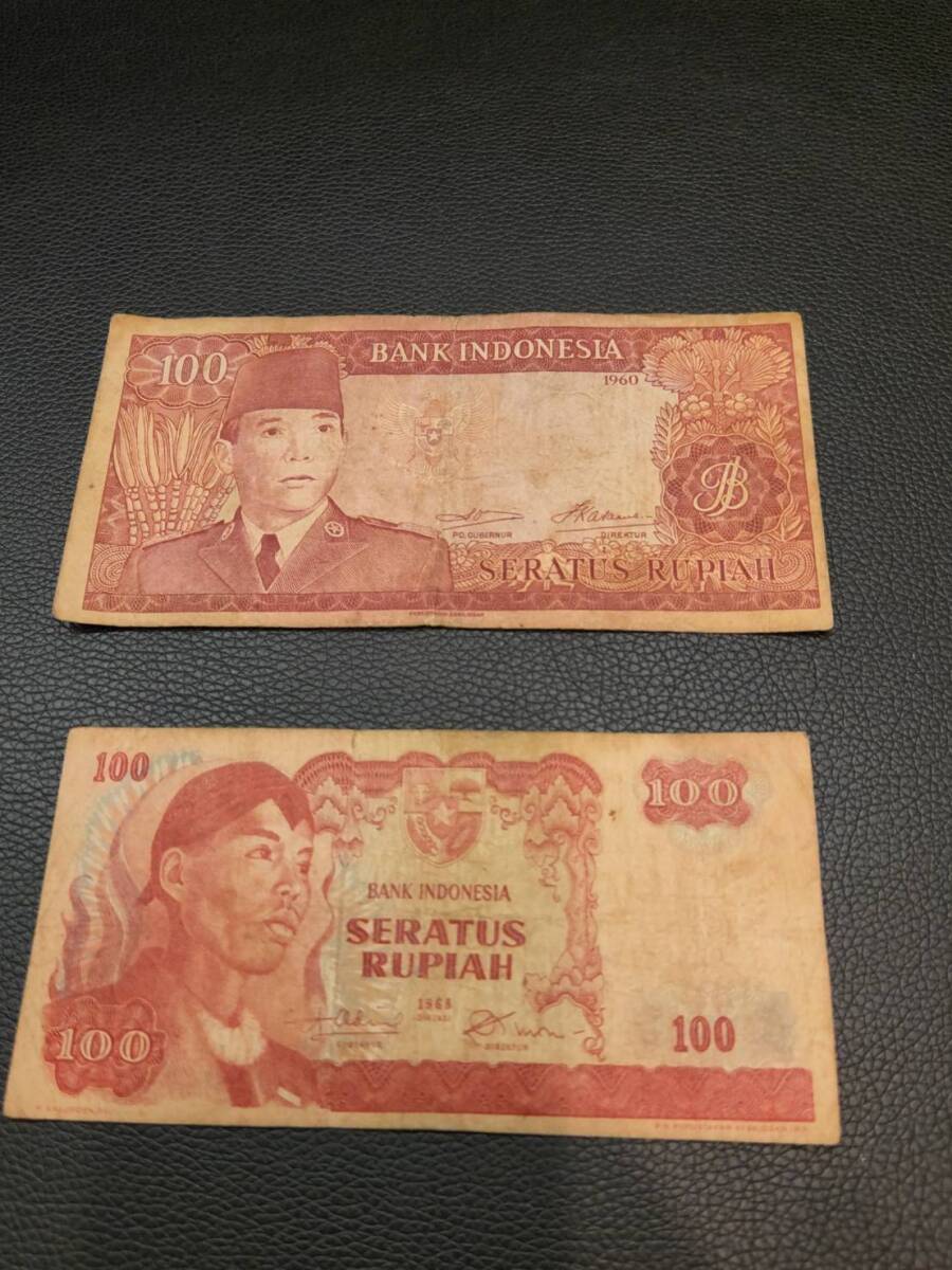 インドネシア 旧紙幣　100ルピア　スカルノ大統領1960年　スンデルマン将軍1968年　2枚セット　アンティーク　レア_画像1