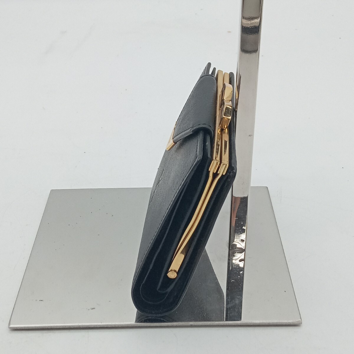 北山3月No.115 財布 二つ折り 財布 Yves Saint Laurent イヴサンローラン ブラック系 レザー ウォレット がま口 箱付きの画像2