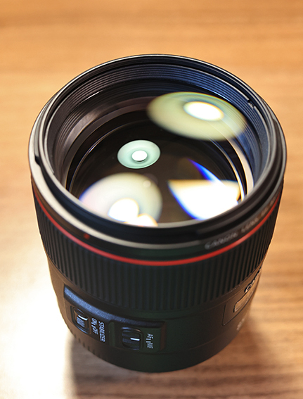 * beautiful goods * Canon Canon EF 85mm F1.4L IS USM hood, original box, lens pouch attaching 