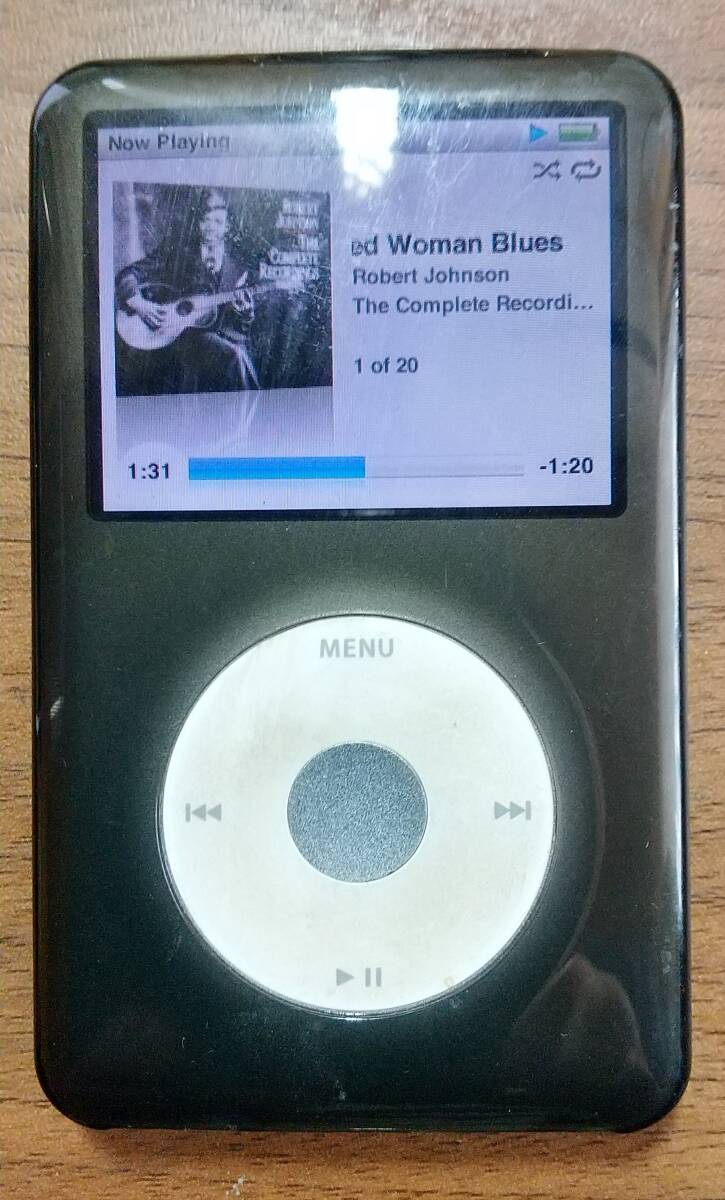 ジャンク Apple iPod Classic（MC293J/A）第7世代 LATE2009 シルバー 160GB 本体カバー付き 付属イヤホン未使用 元箱・説明書付き ケース付_画像2