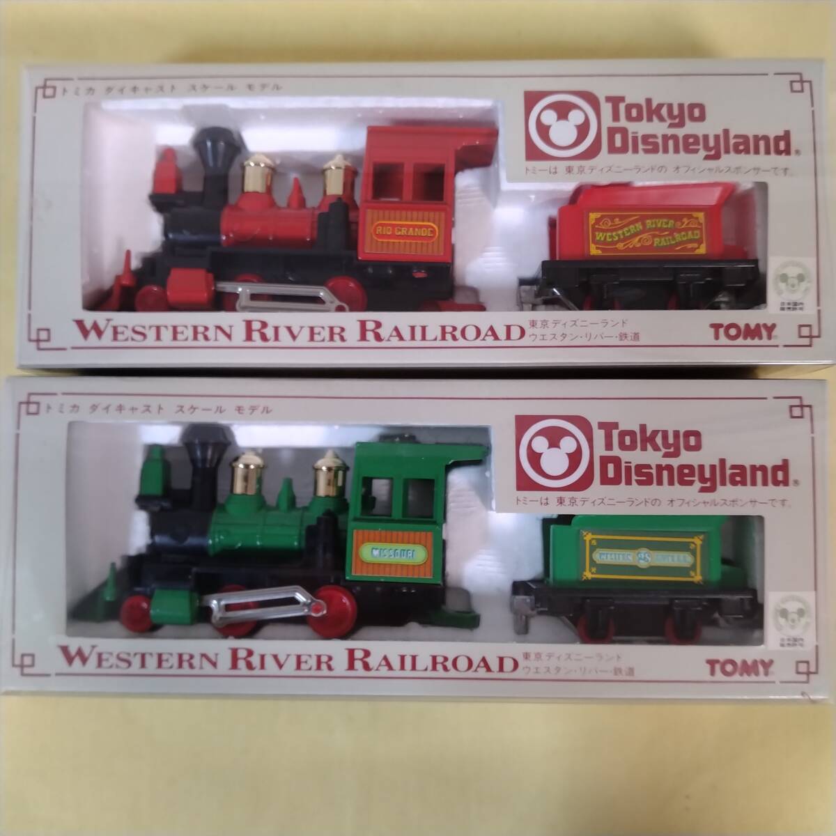 トミカ東京ディズニーランド ウエスタン・リバー・鉄道(リオグランデ赤、ミズリー緑各１台)２台セット日本製の画像2