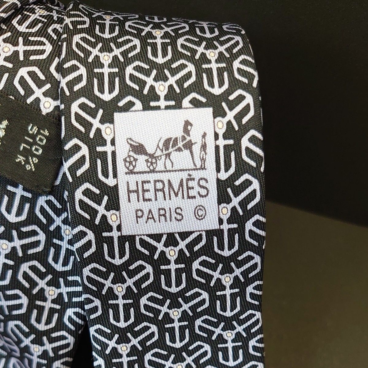 ネクタイ　エルメス　HERMES　シルク１００％　フランス製　ワイドタイ　総柄　黒　ブランド　おしゃれ　かわいい　かっこいい　高級