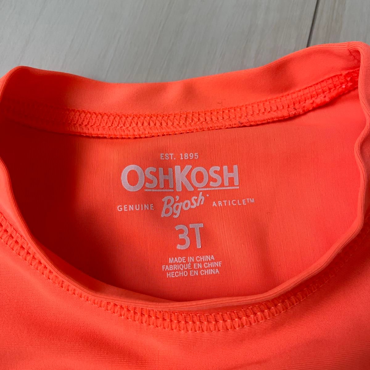 キッズラッシュガード、OSHKOSH海外で購入した、海外ブランドのラッシュです。水着