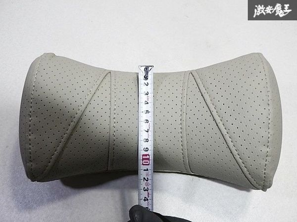 未使用品 社外 汎用品 シート ネックパッド 枕 ヘッドレスト 首あて 首枕 パンチング レザー ベージュ系 2個セット 即納 棚29-3_画像8