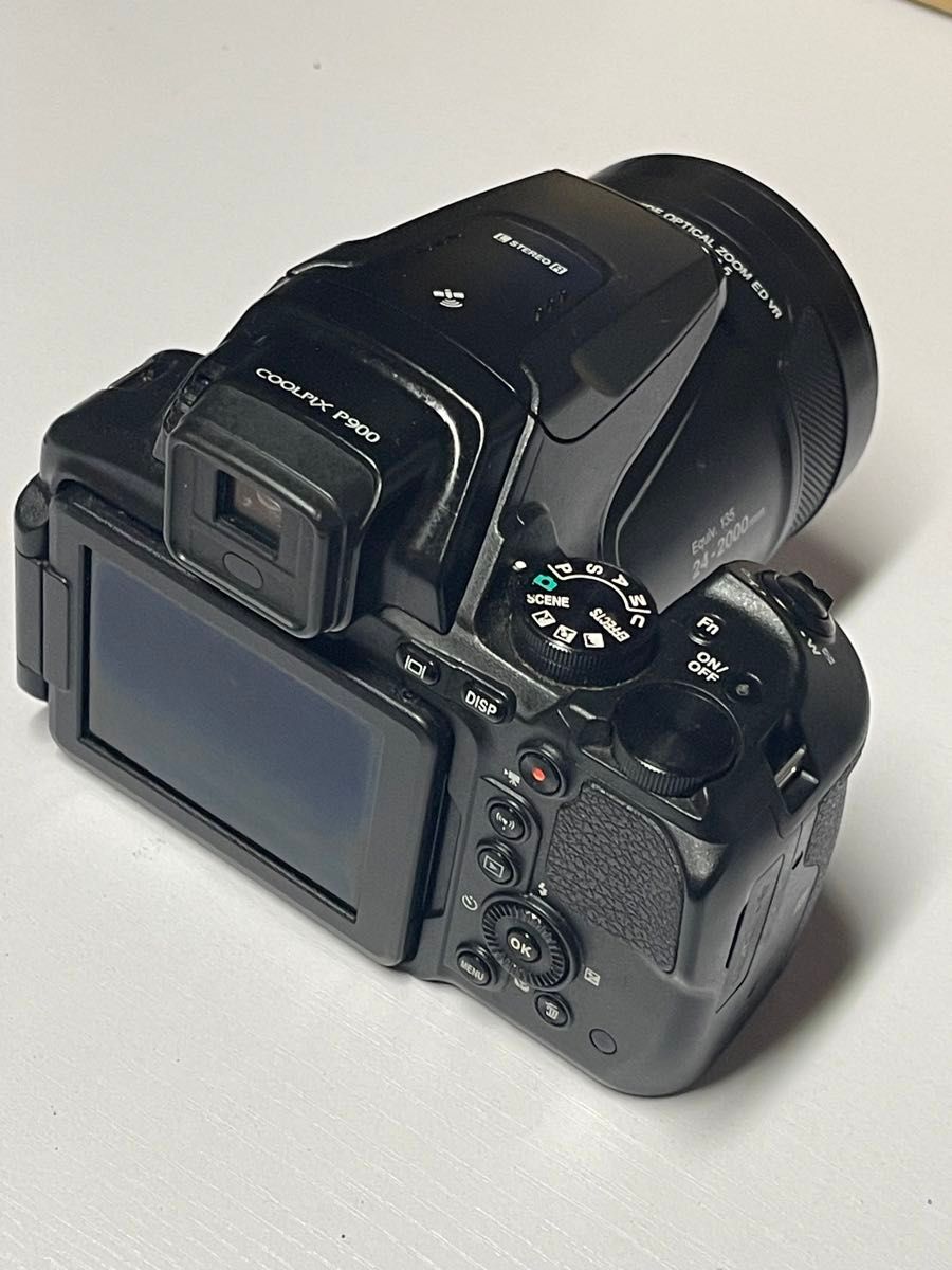 NIKON Coolpix P900 ニコン クールピクス コンパクトデジタルカメラ　元箱、充電器、ストラップ付属