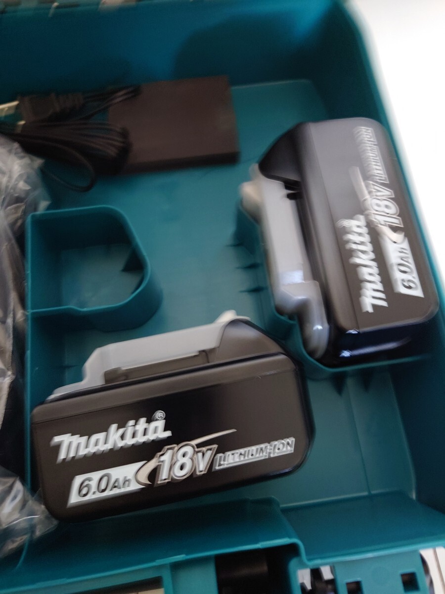 未使用 makita　マキタ 18V充電式インパクトレンチ用ケース　 TW300DRGXケース　純正　6.0Ahバッテリ×2、充電器DC18RF　本体欠品_画像3