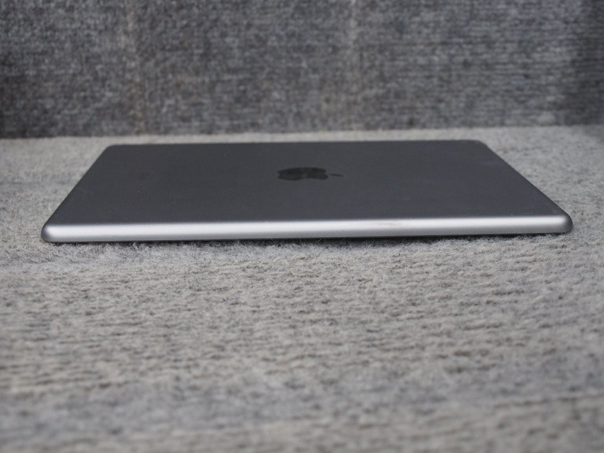Apple iPad 第6世代 MR7J2J/A A1893 128GB Wi-Fi 画面に縦筋 現状品 D50403の画像8