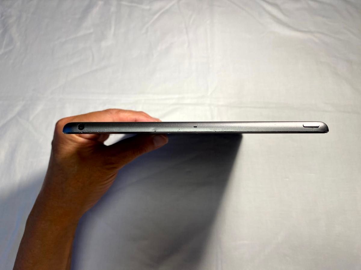 Apple iPad Air Wi-Fiモデル スペースグレイ 16G