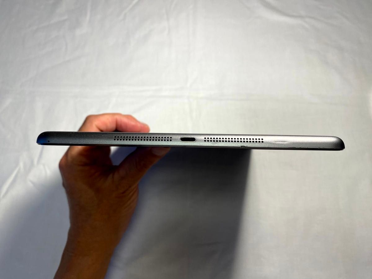 Apple iPad Air Wi-Fiモデル スペースグレイ 16G