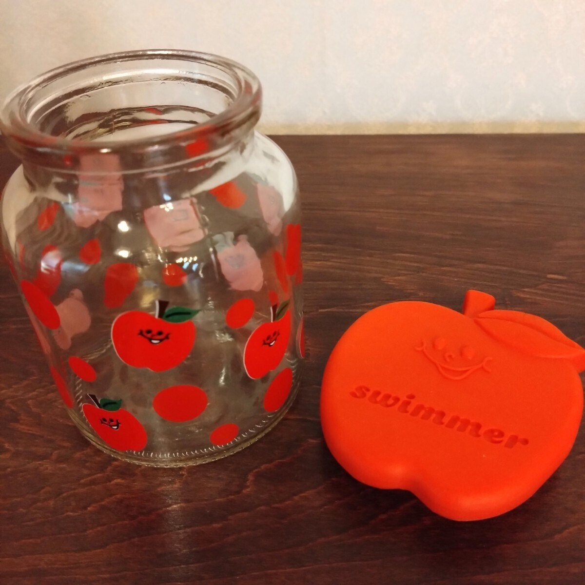 SWIMMERりんご柄ガラスキャニスター赤レッドスイマー昭和レトロキッチングッズ保存容器ガラス瓶かわいいプリントリンゴ林檎ビンテージの画像2