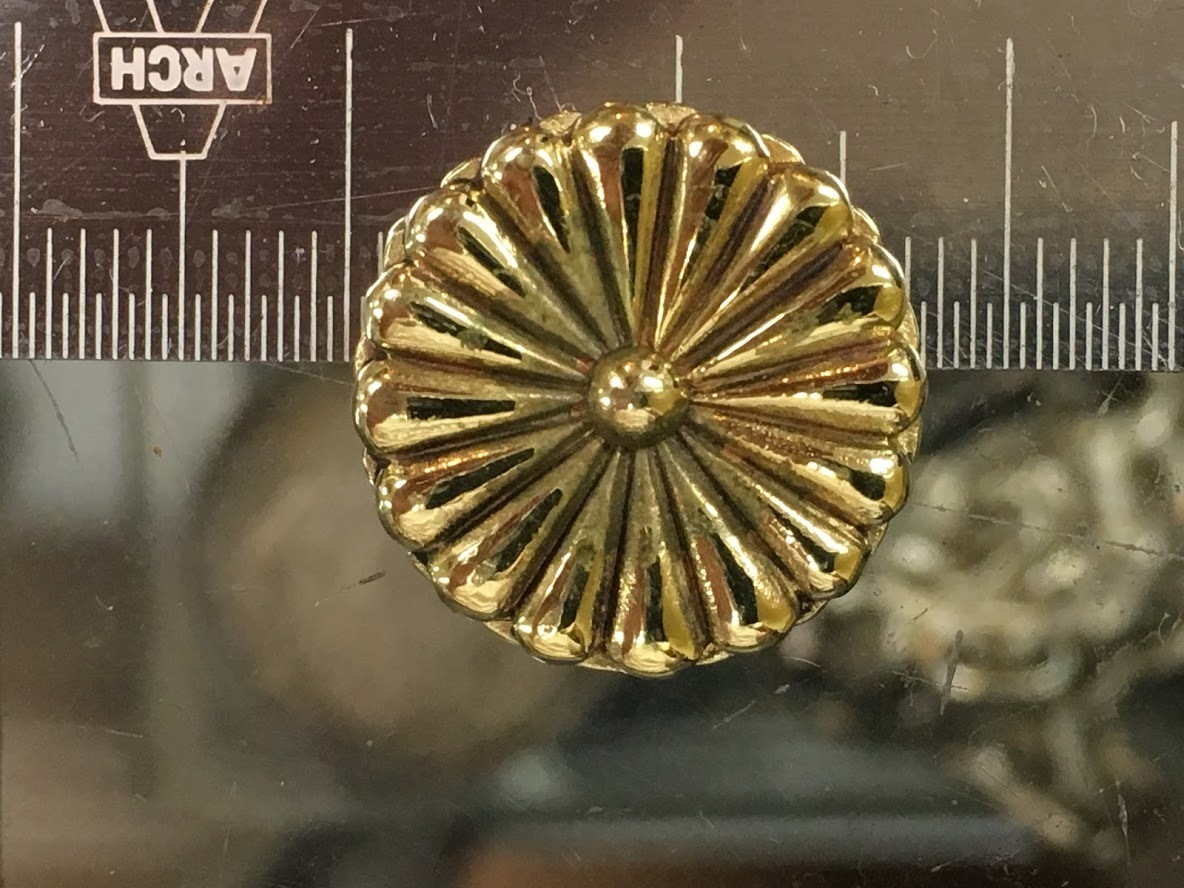 金色の菊紋 真鍮製 パーツ 17.5mm チャーム ボタン 菊 ご紋 御紋 戦艦三笠記念 菊花紋 戦艦三笠 旧帝国海軍 大日本帝国 コンチョボタン_画像1