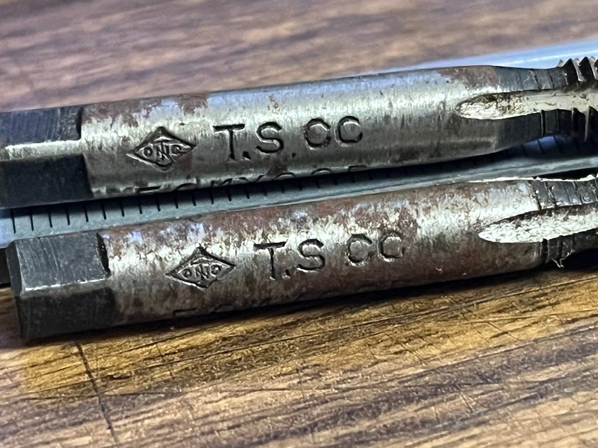 金物屋の長期保管品 昭和時代の タップ 2本セット M5 x 0.9　 TS CC シャンク5.3mm_画像2