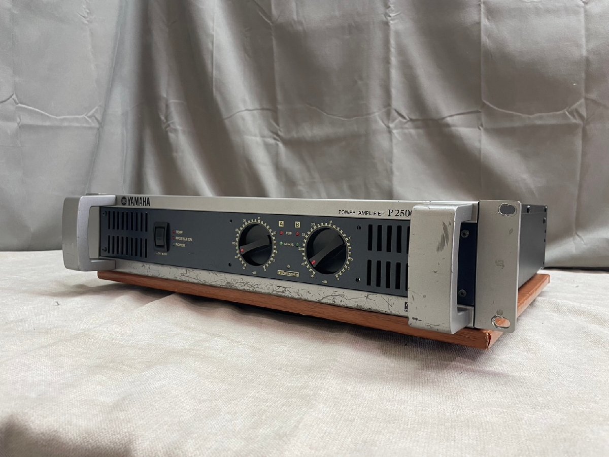 0805　中古品　PA機器　パワーアンプ　YAMAHA P2500S　ヤマハ_画像1