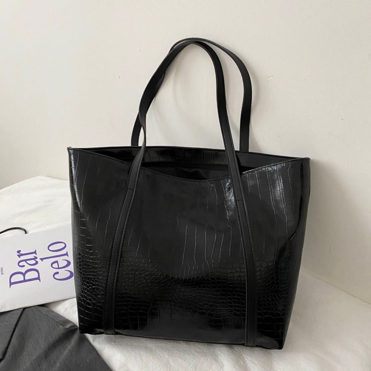 【オフィスコーデ】クロコ トートバッグ 黒 高品質レザー 鞄 大容量 男女兼用