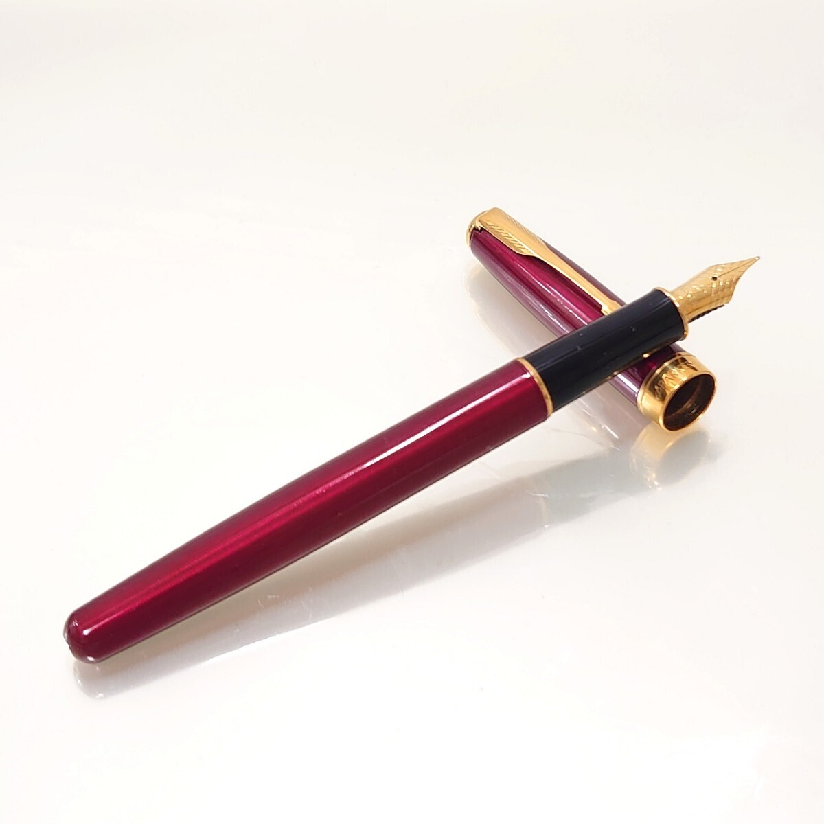 美品 PARKER パーカー 万年筆 ソネット ペン先 18K 750 GOLD フランス製 ゴールド ボルドー ワイン コンバーター 箱 取扱い説明書 保証書付_画像3