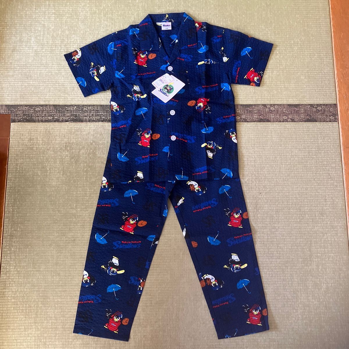  новый товар * весна ~ лето * Tokyo Yakult Swallows *.. 9 .*ys* пижама *130 размер * хлопок 100%* верх и низ в комплекте * короткий рукав * длинные брюки * отправка 230 иен ~