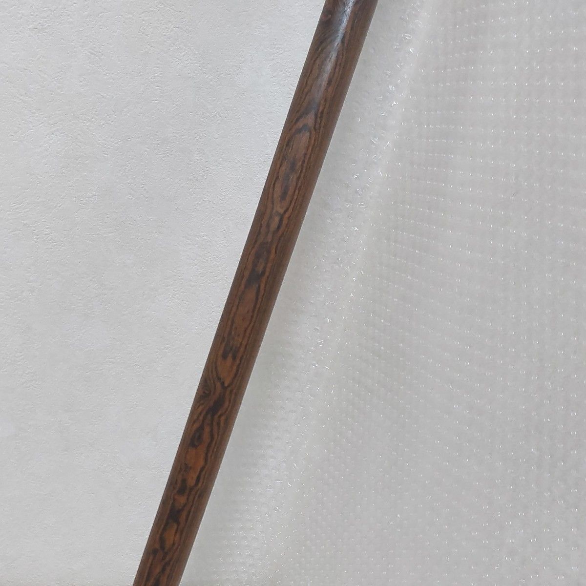 ボコーテ製　ステッキ　杖　木製　太杖　無垢材　彫刻　2