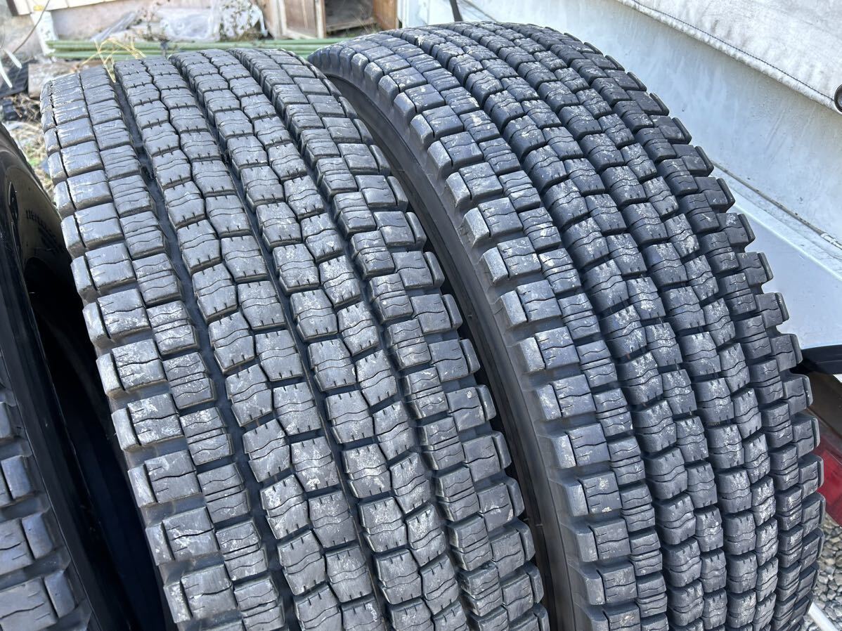 バリ 山【中古4本】ダンロップ SP001 275/80R22.5 151/148J 22年製造 約9分山 中古スタッドレスタイヤの画像3