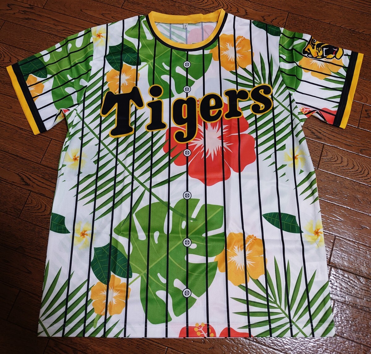 ■阪神タイガース シークレット Tシャツ2枚セット美品!の画像7