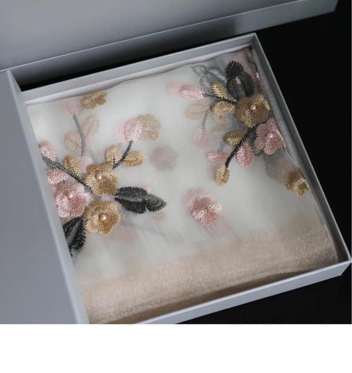 シルクウール大判ショール　ストール　ホワイト　花柄　桜　UV対策　母の日