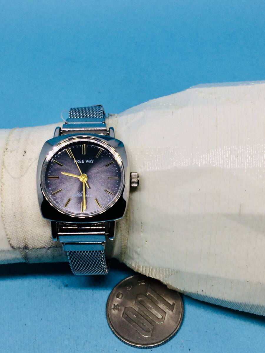(F04)ブラックフェイズ(*'▽')シチズン・フリーウェイ（電池交換済み）シルバーレディス腕時計USED（送料全国一律185円）素敵な時計です。_クッション型のケースが洒落ています。
