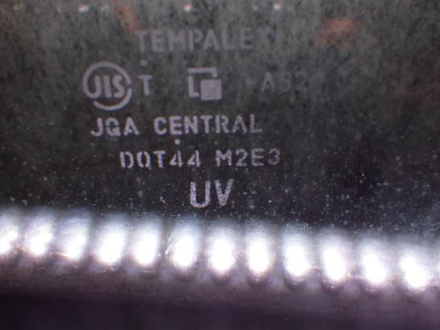 キューブ DBA-Z12 右フロントドアガラス セントラル M2E2 80300-1FA0A【同梱不可】_画像2