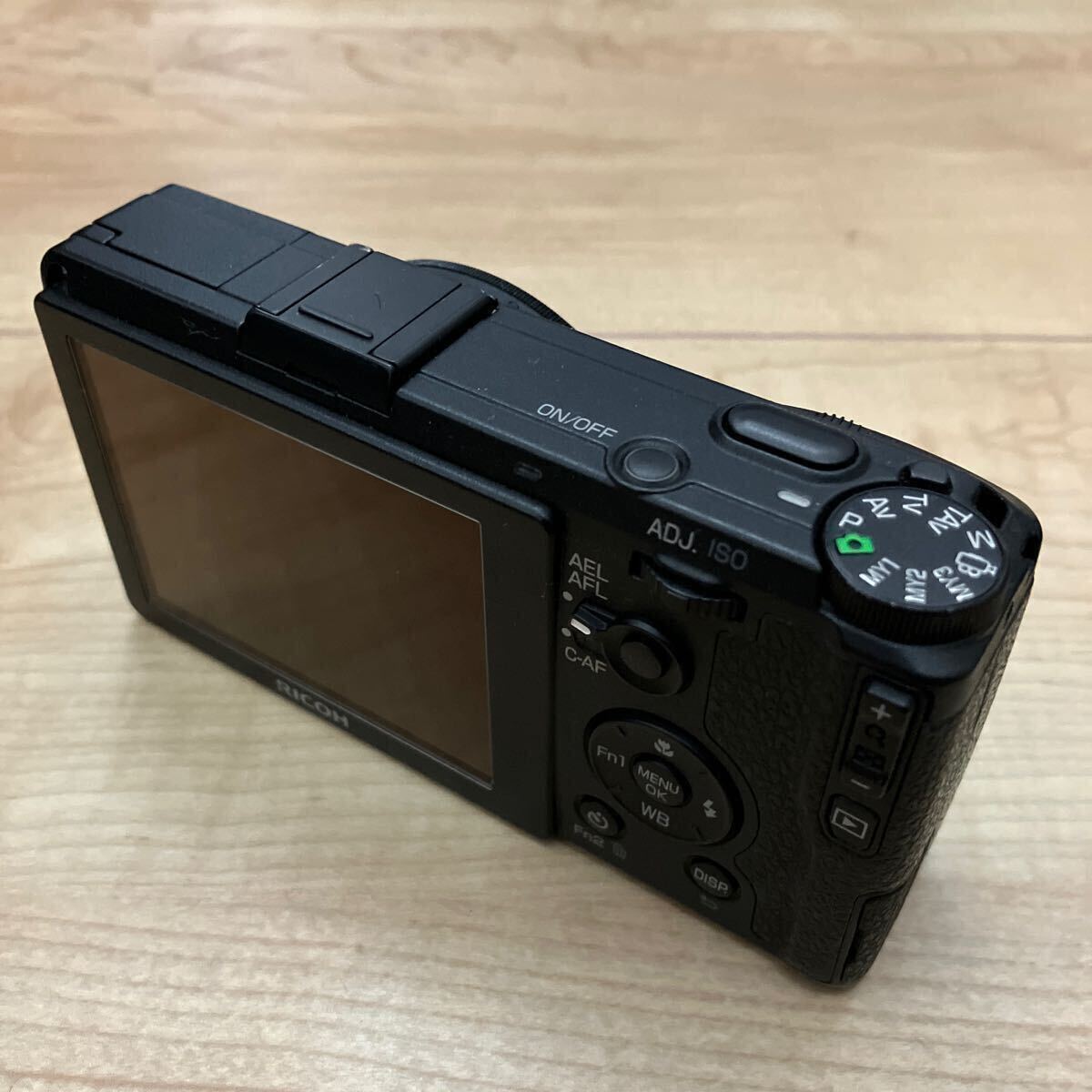 1円〜 RICOH GR コンパクトデジタルカメラ APS-CサイズCMOSセンサー 動作も写りもOKです。ストラップ、バッテリー3個、革ケース付きです。の画像4