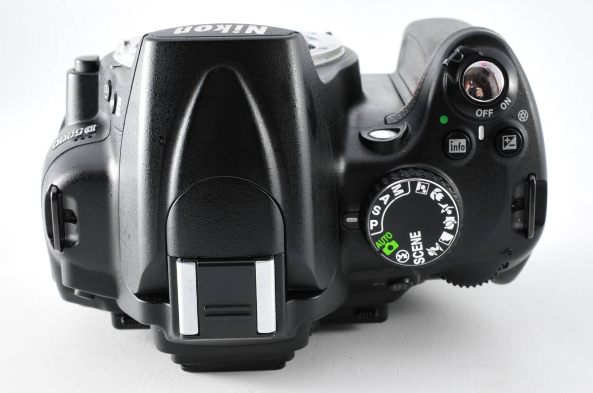 1円～ Nikon D5000ボディ動作も写りもOKです。概ねキレイです。ストラップ、充電器、バッテリー３個付きです。の画像9