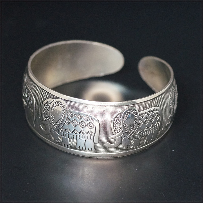 [BANGLE] Vintage Silver Plated エレファント 象 ゾウ デザイン ヴィンテージ シルバー オープン C形 バングル_画像1