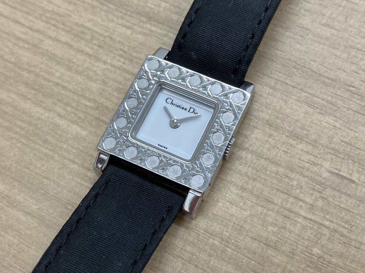 ●【売り切り】Christian Dior D60-109 クリスチャンディオール ホワイト文字盤 シルバー スクエア 腕時計 レディースの画像1