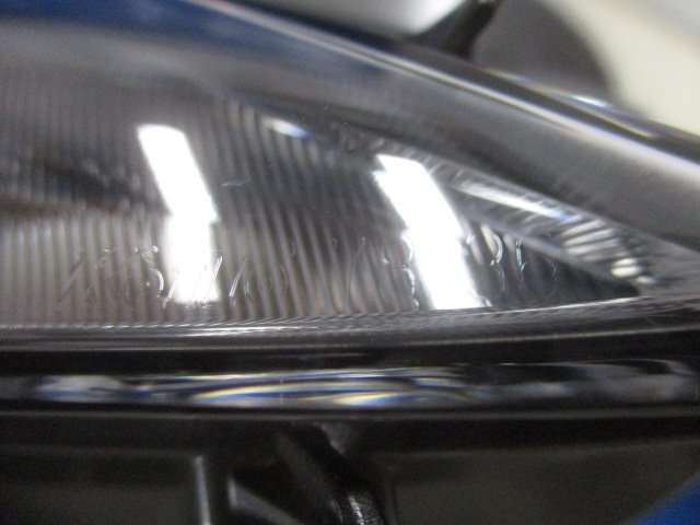 レクサス　NX300/NX300h　AGZ10/AGZ15/AYZ10/AYZ15　後期　右LEDクリアランス/右ウインカー　純正　KOITO　78-36　【Y】　415216_画像3