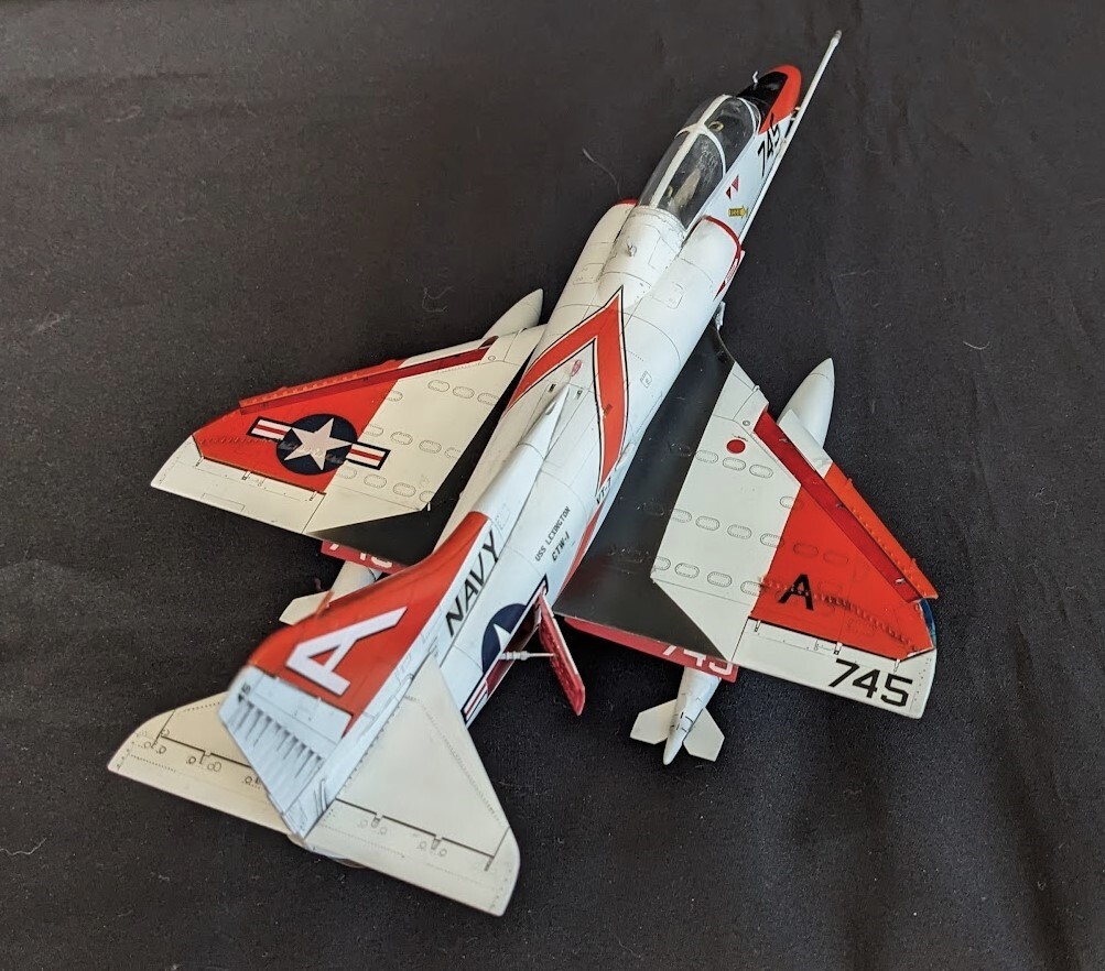 1/48 TA-4J スカイホーク アメリカ海軍第一訓練飛行隊 所属機 ハセガワ 塗装完成品の画像10