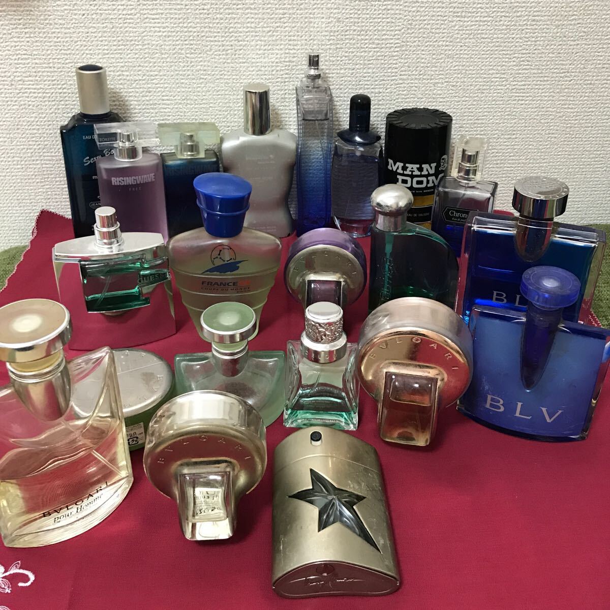 ☆1円〜BVLGARI GUESS ゲス ブルガリ メンズ香水など まとめ 当時物 管理番号850 ゆうパックの画像1