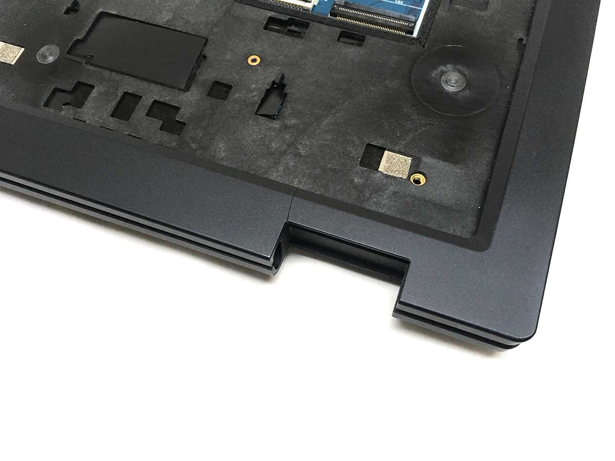 9△ThinkPad L380下半身/Core i5-8350U/1.7Ghz/0GB/指紋センサー付 正常動作品(左右ヒンジ部とトラックパッド左右下にクラックの画像4