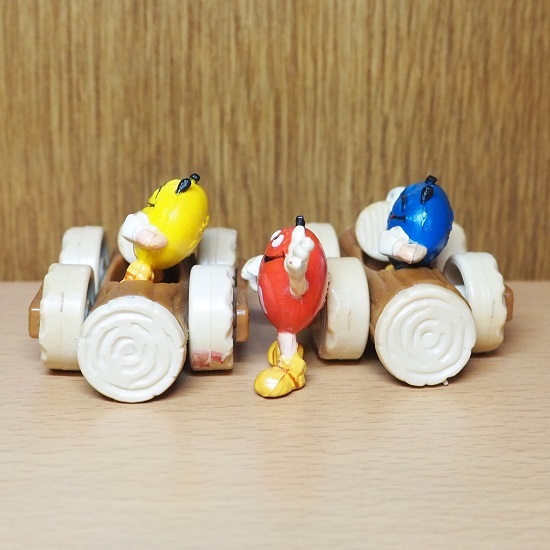 エムアンドエムズ  フィギュア ミニ イエロー レッド ブルー ミニカー ３個 セット  m&m m&m’ｓ チョコ アメトイ ミールトイの画像4