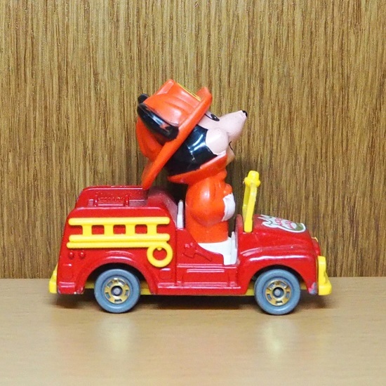 ディズニー　ミッキーマウス　フィギュア　ミニカー　消防車　ウォルトディズニー　ミッキー　アメトイ_画像3