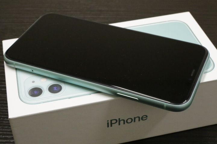 美品 iPhone 11 64GB グリーン SIMロック解除済 MWLY2J/A アイフォン A2221 アップル スマホ 携帯 電話 アイフォーン Apple SIMフリー 緑_画像3