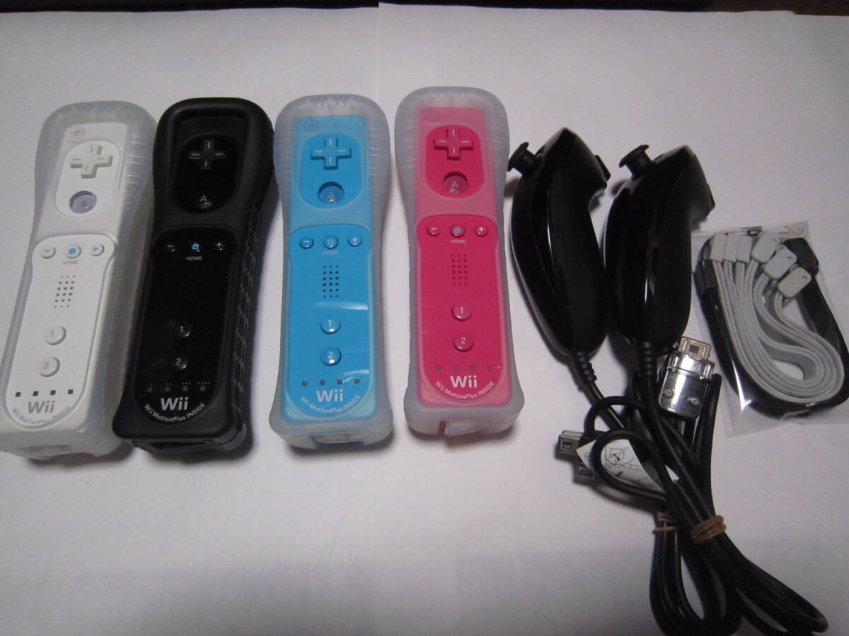 Wii リモコン モーションプラス シリコンカバー付 4個 白 黒 水色 ピンク ＋ ヌンチャク 2個 黒 ストラップ 動作確認済 同梱歓迎の画像1