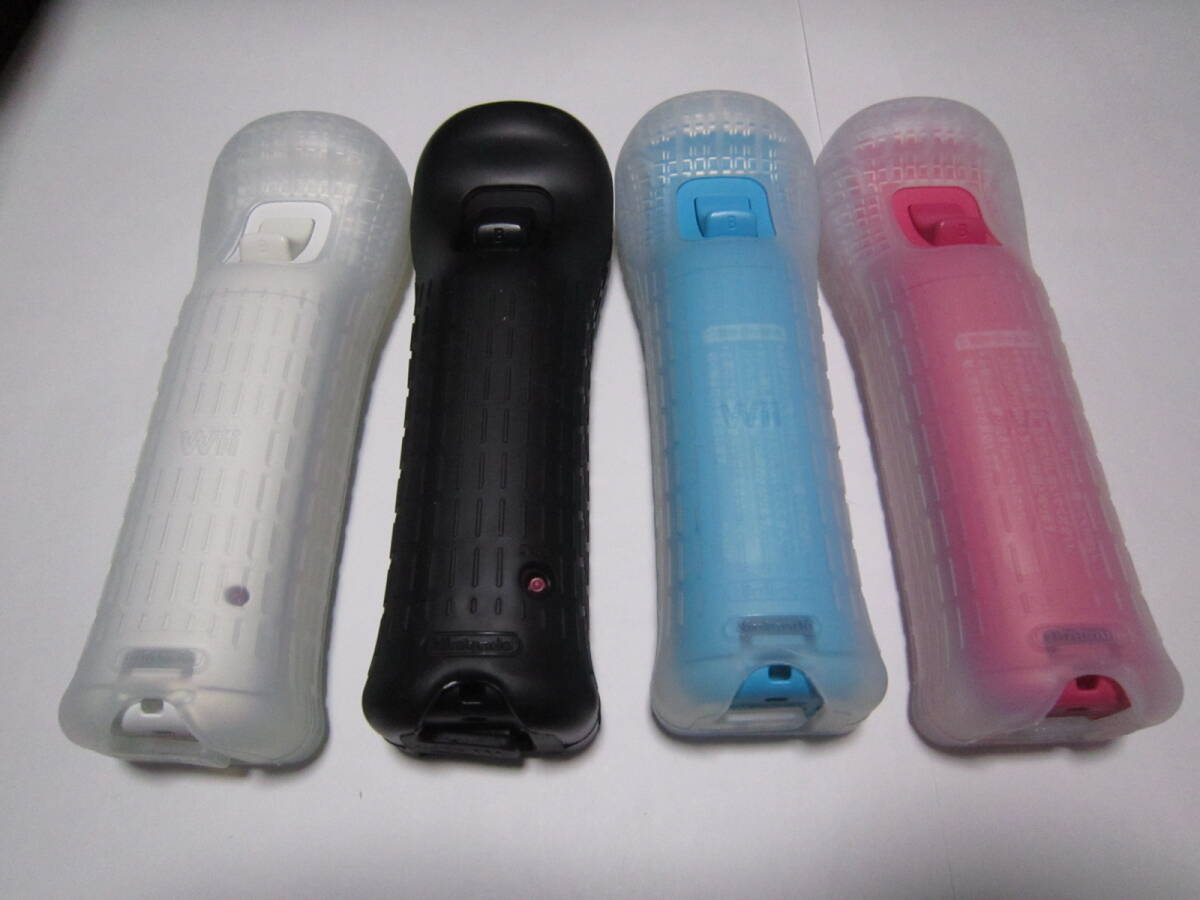 Wii リモコン モーションプラス シリコンカバー付 4個 白 黒 水色 ピンク ＋ ヌンチャク 2個 黒 ストラップ 動作確認済 同梱歓迎の画像3