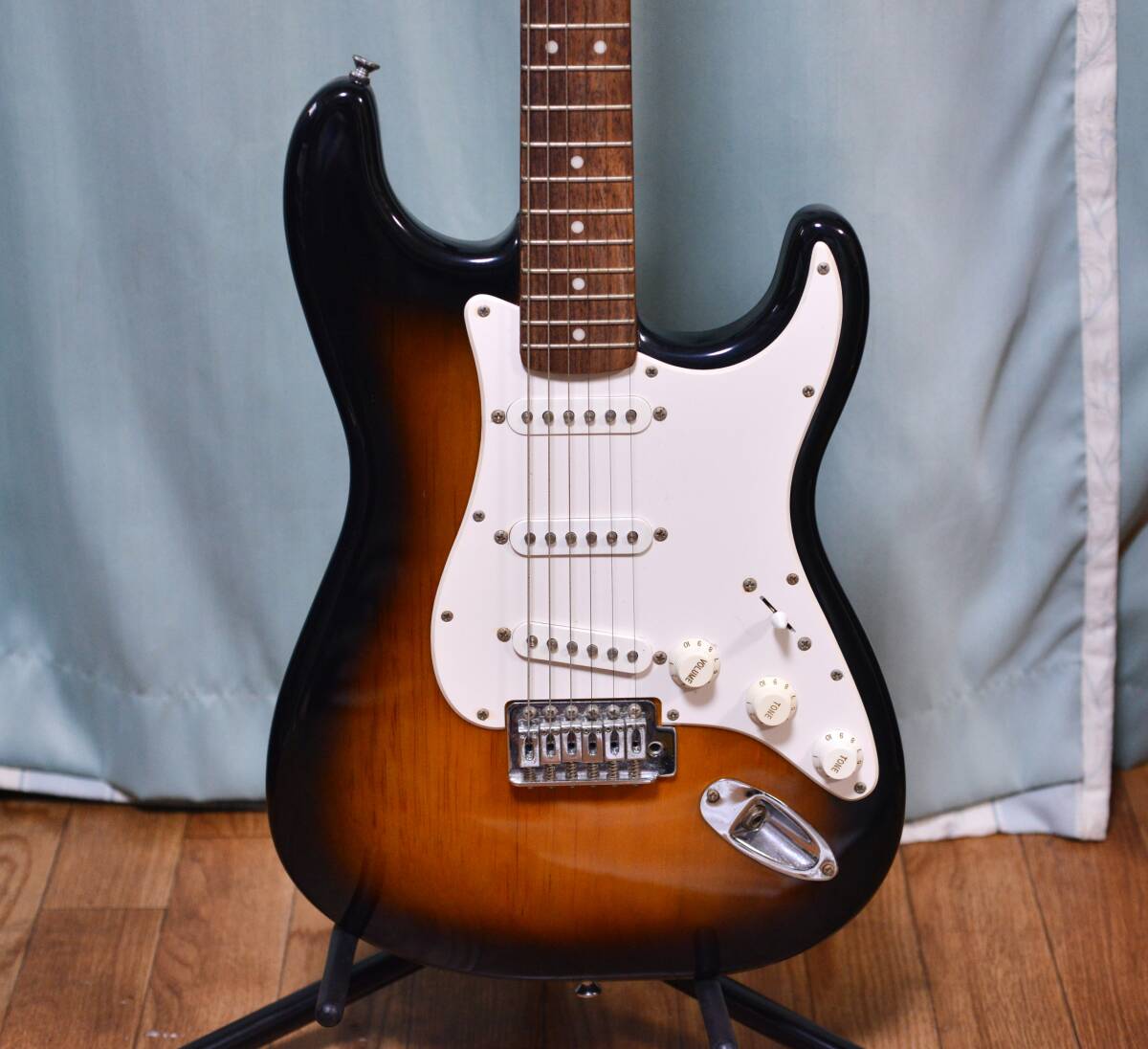 ★ Squier by Fender スクワイヤー/フェンダー Stratocaster BULLET STRAT ストラトキャスター エレキギター★簡易音出し確認の画像2