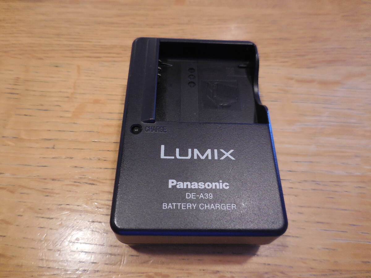 Panasonic パナソニック LUMIX 充電器 DE-A39 中古品の画像1