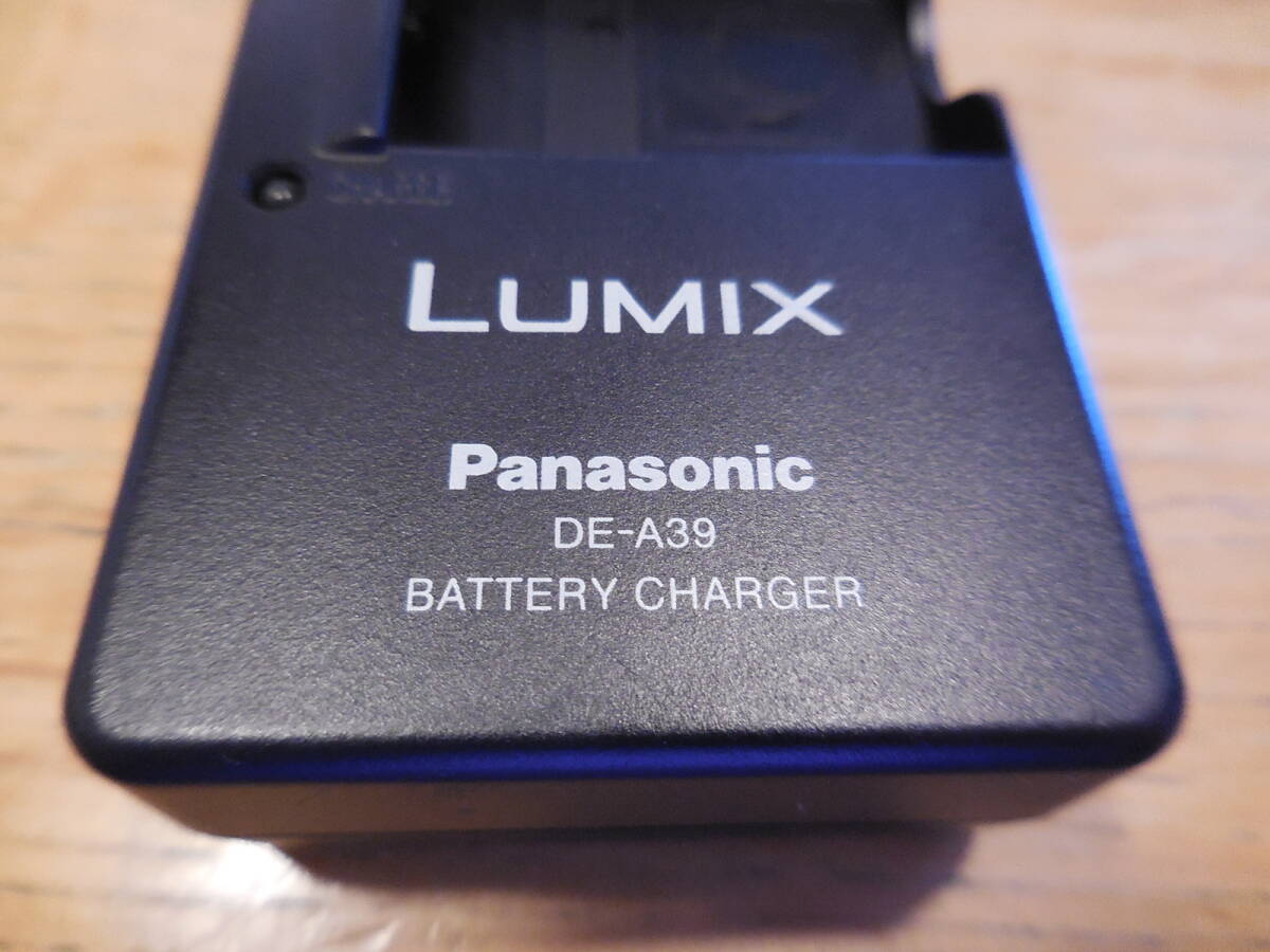 Panasonic パナソニック LUMIX 充電器 DE-A39 中古品