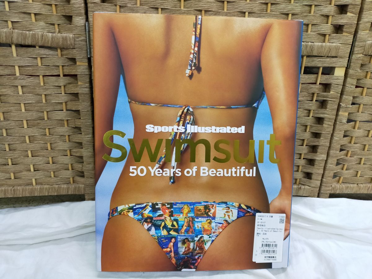 Ffg_01A_0472_Sports Illustrated Swimsuit: 50 Years of Beautiful 洋書 写真集 スーパーモデル ナオミ キャンベル シンディ クロフォードの画像2