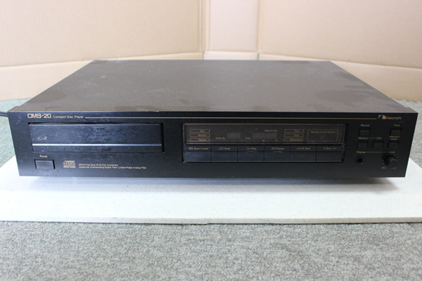 ★☆☆Nakamichi☆レトロデザインCDプレーヤー OMS-20☆通電確認済現状品ジャンク☆☆★の画像1