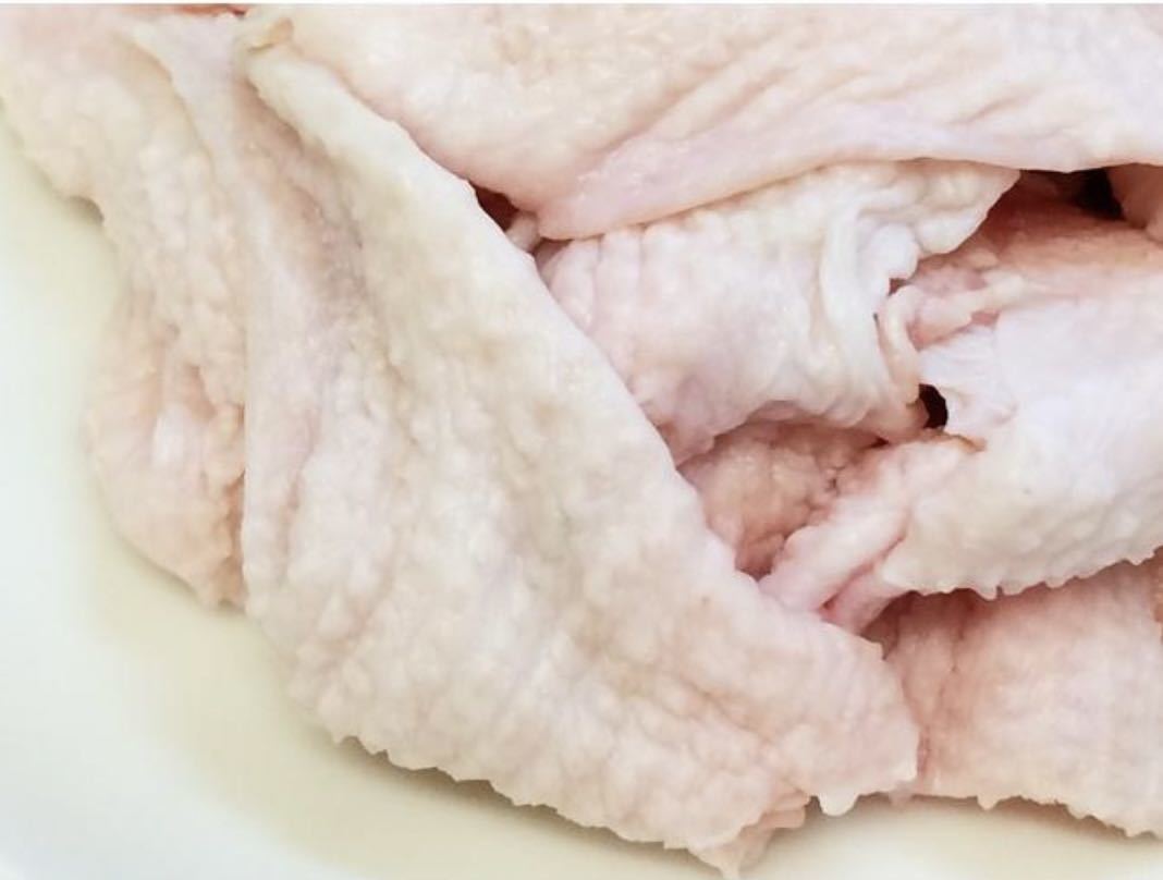 業務用 国産 若鶏 冷凍鶏皮 部位 ランダム 2Kg(1kg×2)の画像1