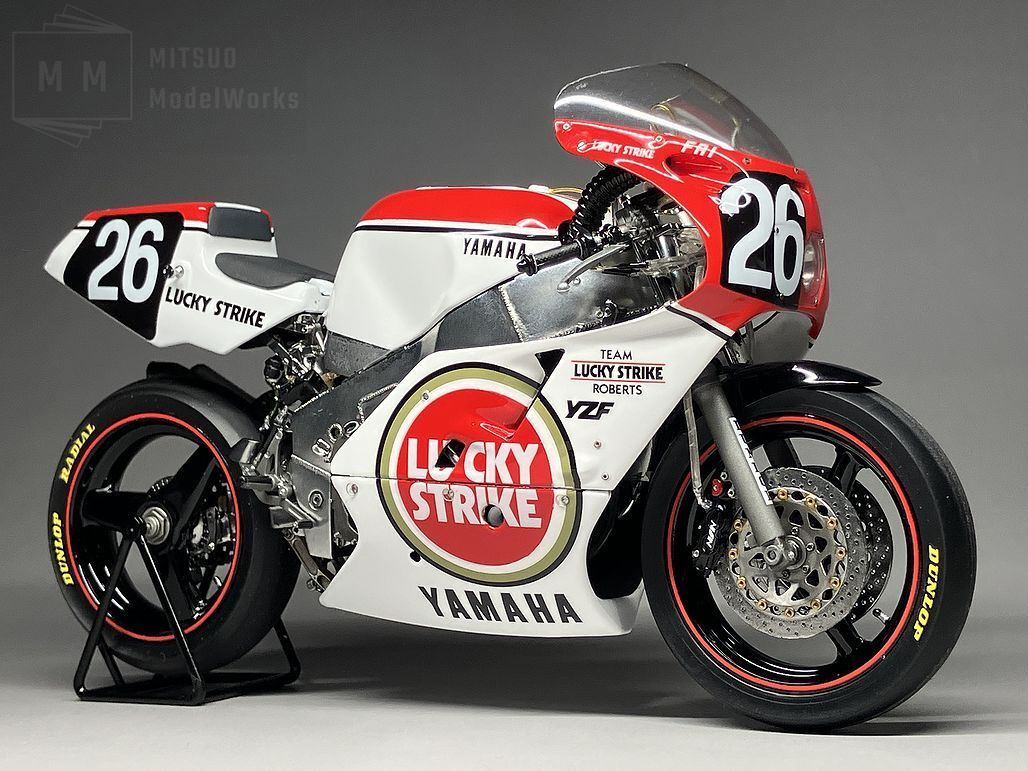 1/12 YAMAHA YZF750 '87 #26 完成品 ケース付 の画像1