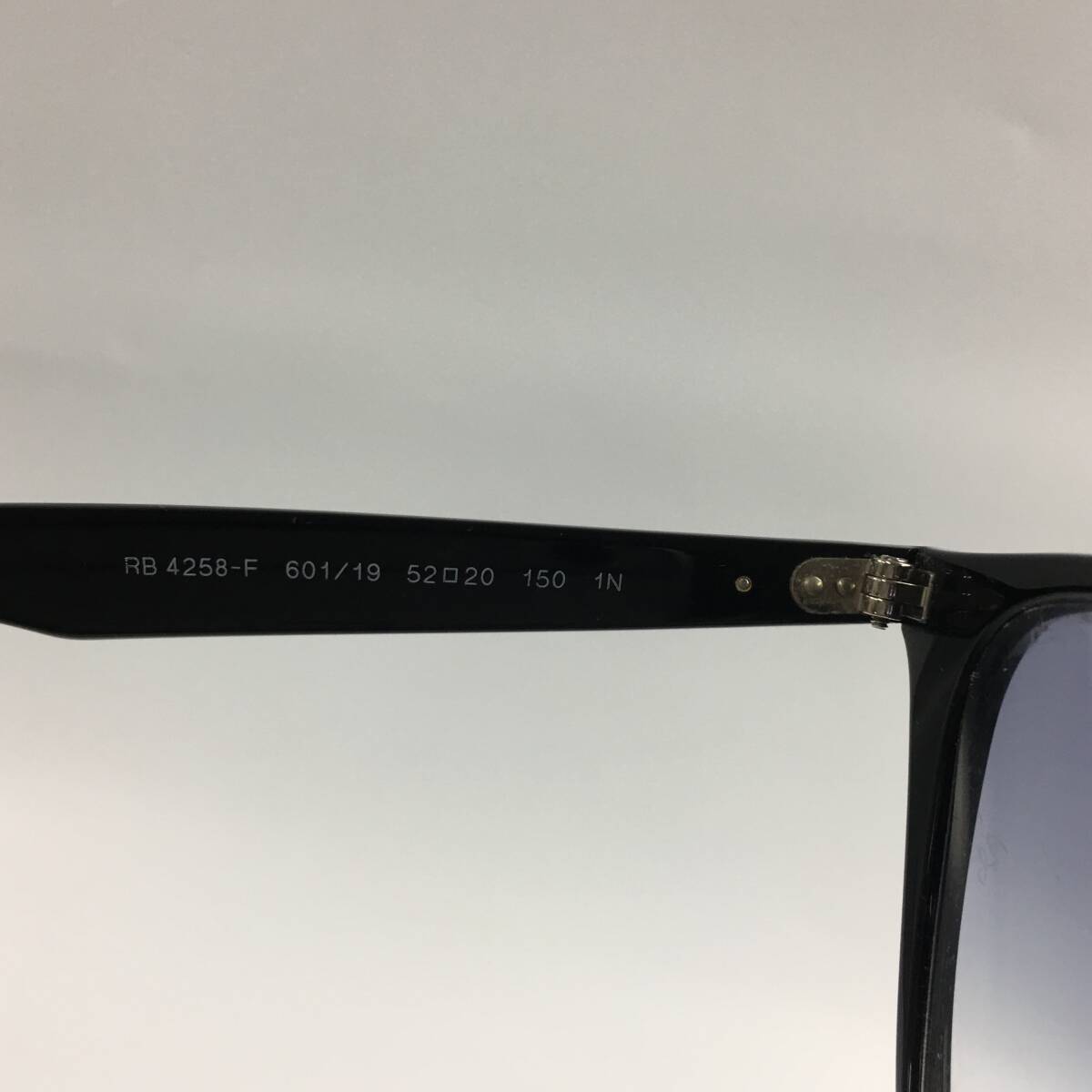 ★E03498/Ray-Ban レイバン/サングラス/RB4258-F 601/19/52□20 150 1N/ケース付_画像9