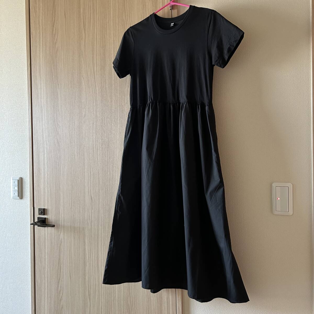 UNIQLO コンビネーションフレアワンピース 黒 ブラック 半袖 Tシャツワンピ ギャザースカート ユニクロの画像4