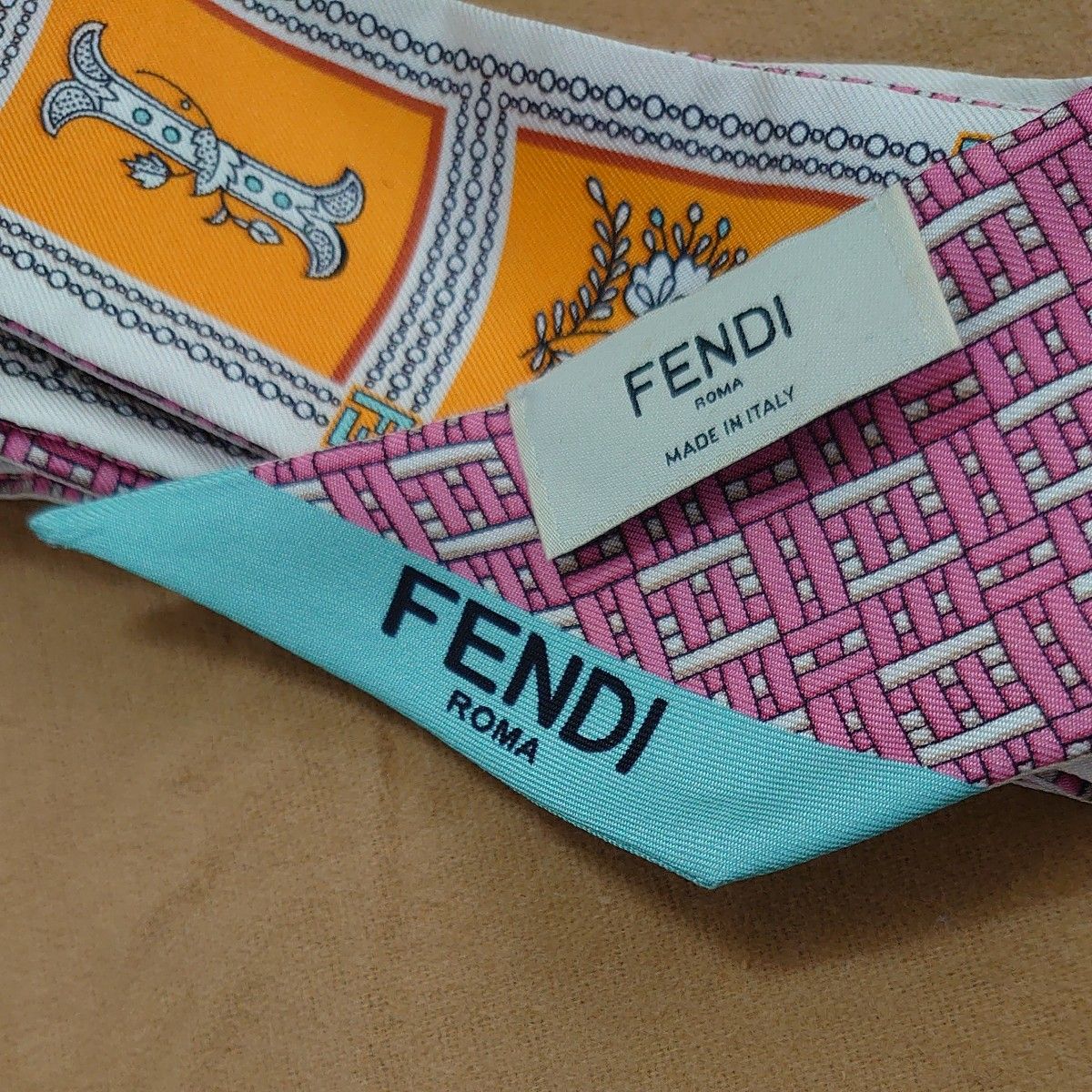 希少】FENDI Wrappy フェンディ ラッピー 花柄 リボンスカーフ 希少】FENDI Wrappy フェンディ ラッピー 花柄 リボンスカーフ